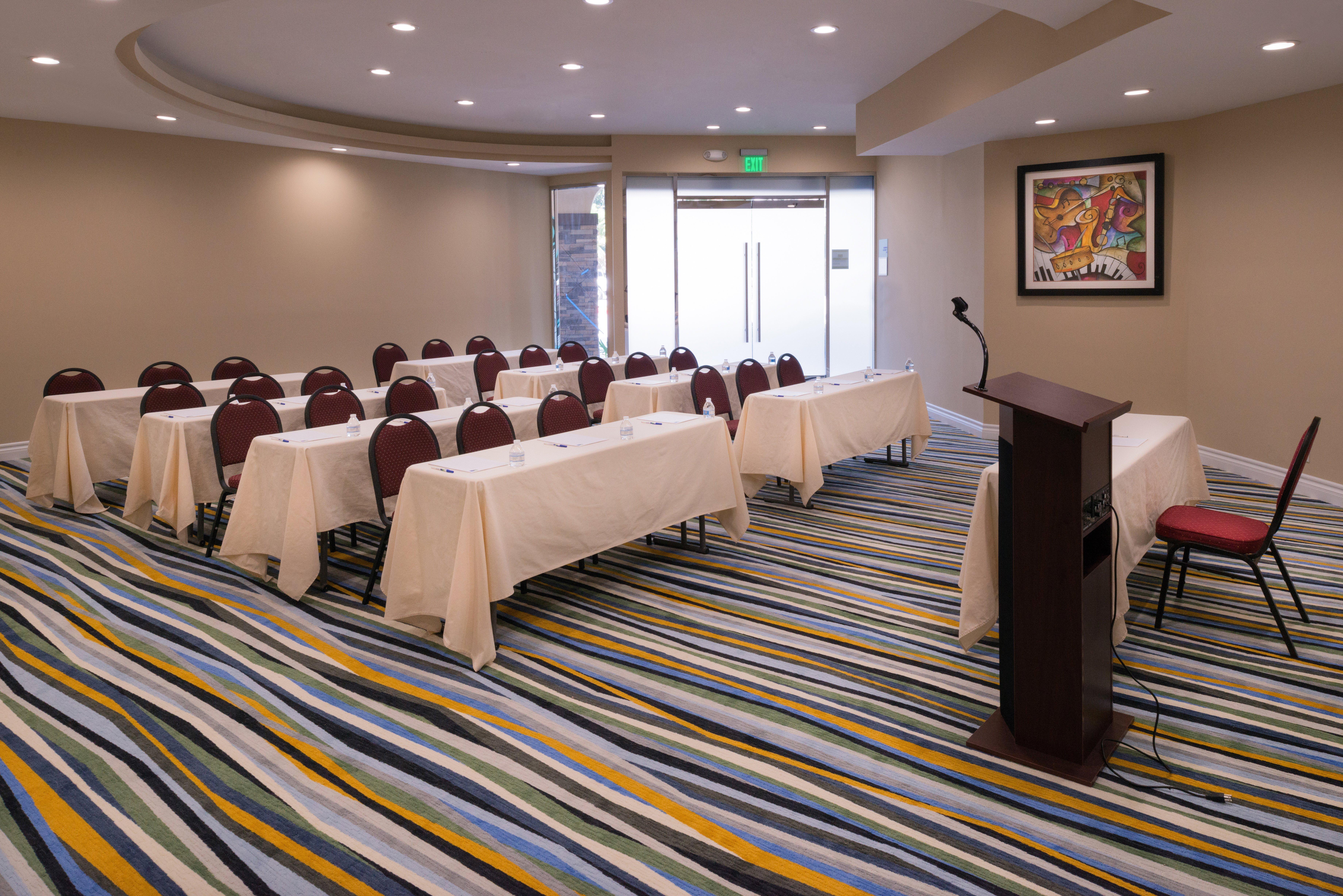 Holiday Inn Express & Suites Pasadena - Los Angeles By Ihg Exterior foto