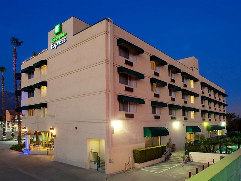 Holiday Inn Express & Suites Pasadena - Los Angeles By Ihg Exterior foto